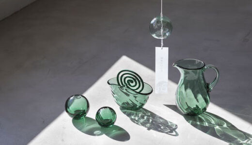 青森の海に漂っていたガラス製浮玉が、夏にピッタリな涼感のあるインテリアに！