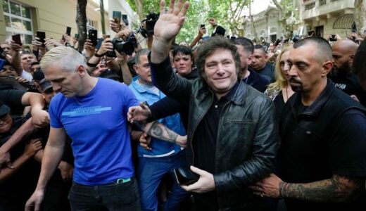 アルゼンチン大統領選決選投票　極右のミレイ氏勝利、左派のマッサ氏が敗北認める