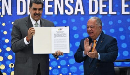 ベネズエラ大統領、隣国ガイアナの一部含む州創設を指示　「新たな地図」も