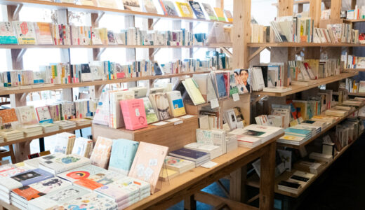 福岡で人気の生活雑貨店が書店をオープン。書棚は“誰かの書斎”をイメージ